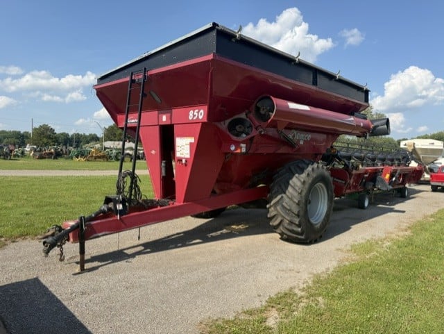 John Deere 2750 tractor with cab